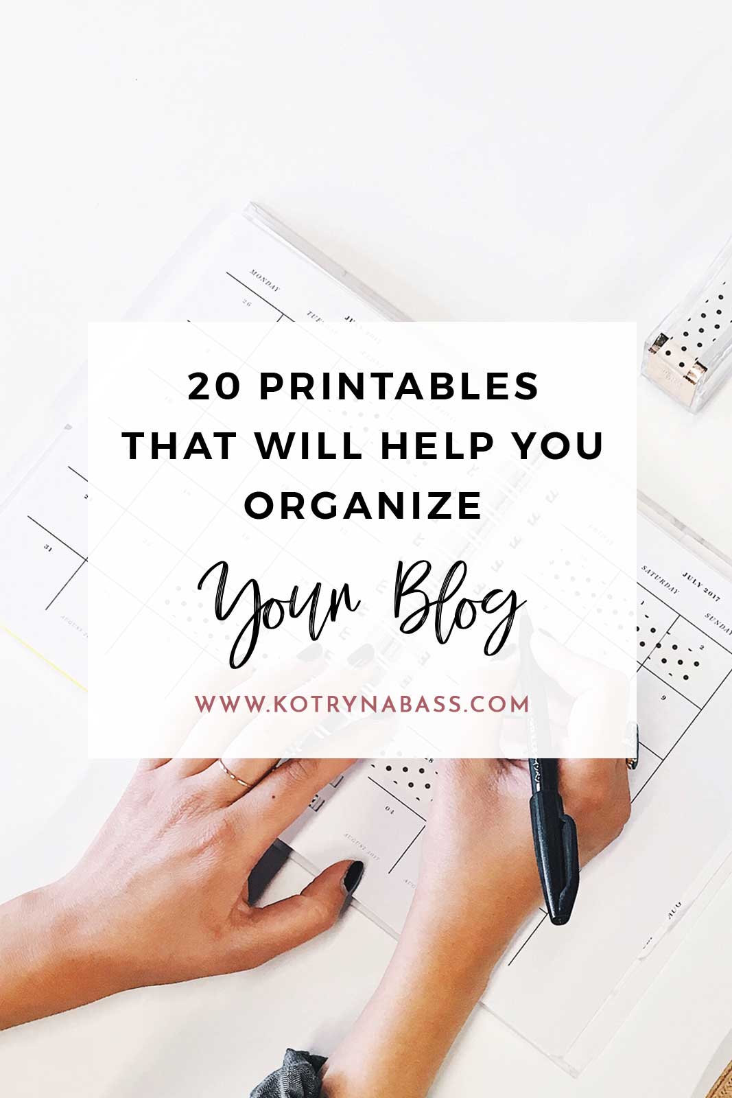 Sometimes, managing your blog can be a hustle. With all the invoicing, social media tracking, stats and content planning it is easy to feel lost. Luckily, there are plenty of useful printables for bloggers that can help you put your work & life in ord